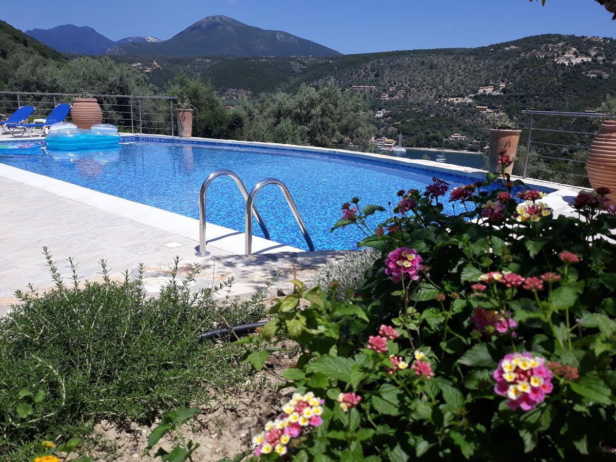 Villas Amantea- Four Villas With Big Pool And Infinity Pool Sívota Eksteriør billede